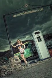 Lisa_Martin_GasStation_045-topaz-80cm